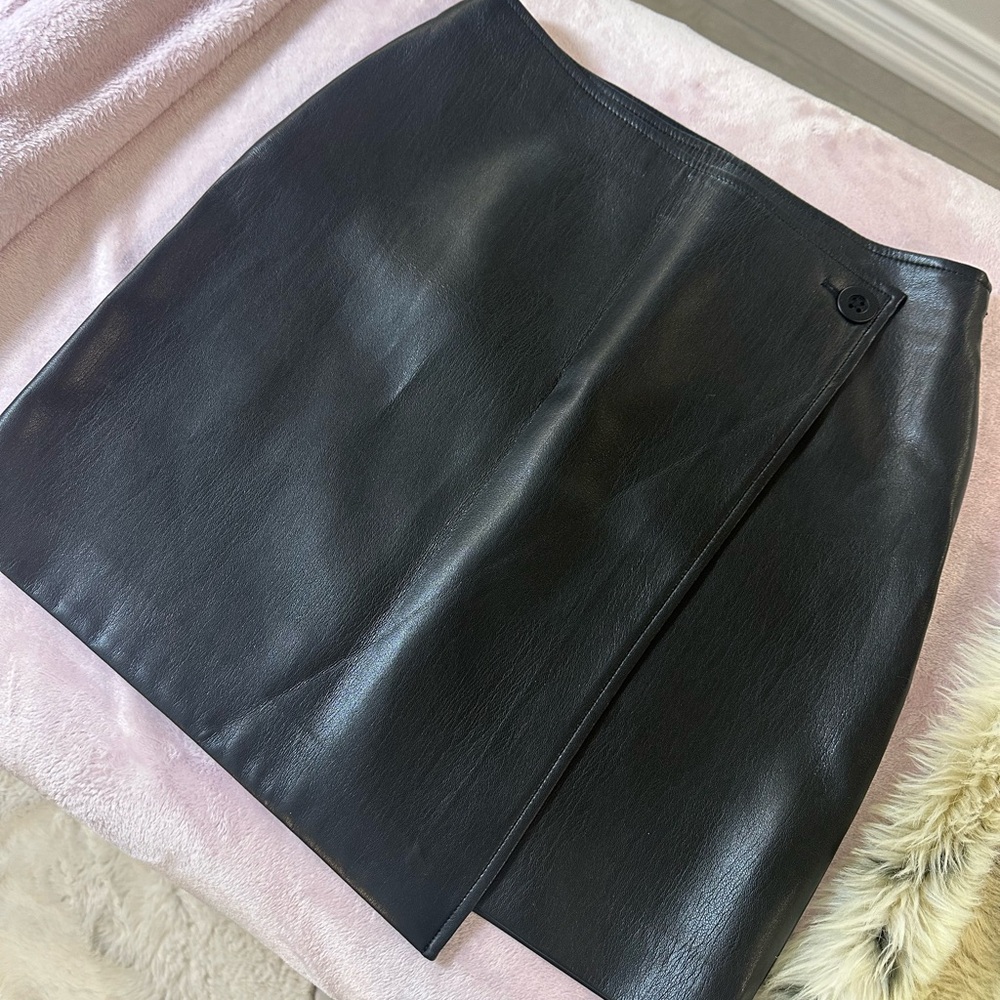 SALE 🌼Babaton mini skirt